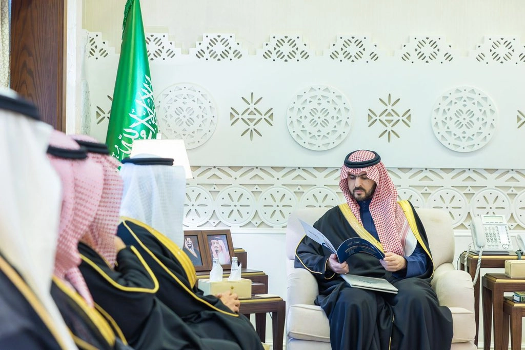 جمعية دارك للإسكان التنموي - سمو نائب أمير المنطقة الشرقية يستقبل في مكتب سموه رئيس مجلس إدارة الجمعية