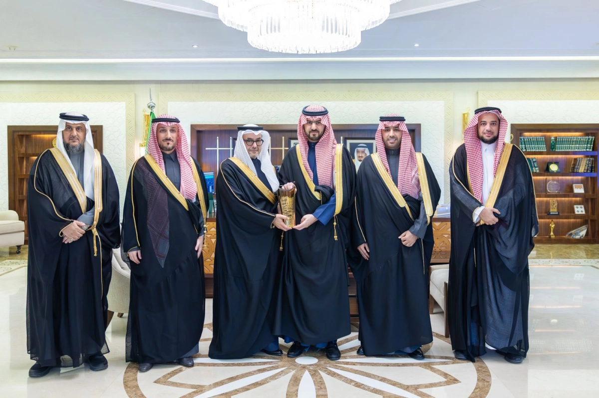 جمعية دارك للإسكان التنموي - سمو نائب أمير المنطقة الشرقية يستقبل في مكتب سموه رئيس مجلس إدارة الجمعية