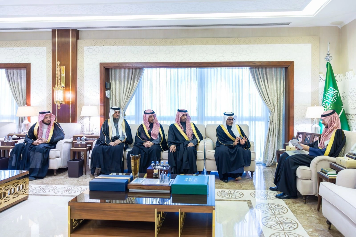 جمعية دارك للإسكان التنموي - سمو نائب أمير المنطقة الشرقية يستقبل في مكتب سموه رئيس مجلس إدارة الجمعية