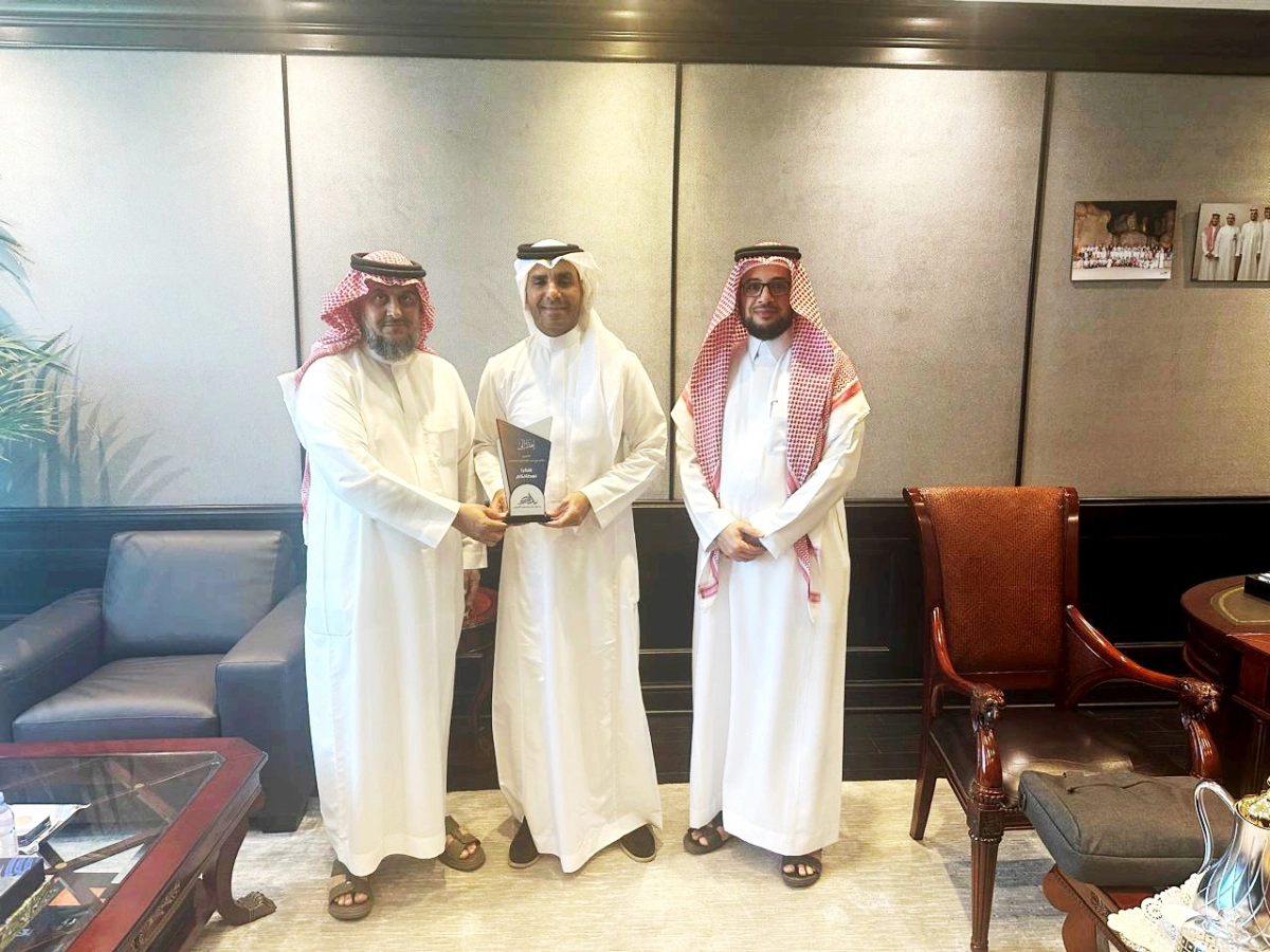 جمعية دارك للإسكان التنموي - عضو مجلس إدارة جمعية دارك للإسكان التنموي بالشرقية والمدير التنفيذي يقومون بزيارة الشيخ خالد العمران 